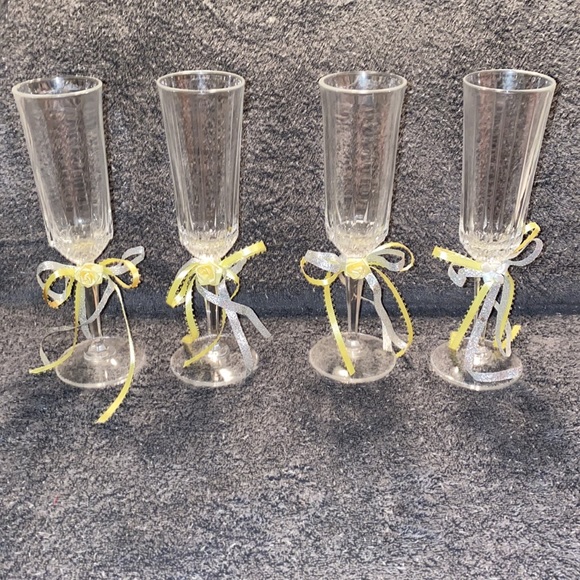 Four Excellent Condition champagne Glasses Decorated - Picture 1 of 7